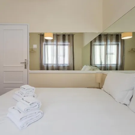 Guestready - October Tide