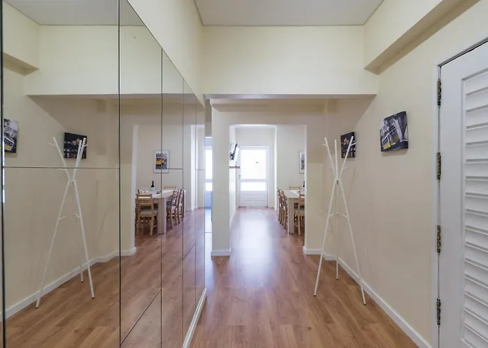 Guestready - October Tide