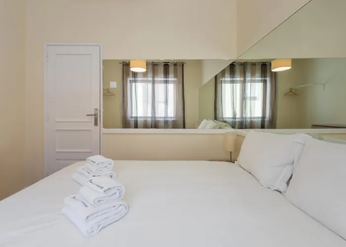 Guestready - October Tide